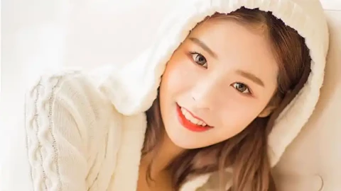 红胁绣眼鸟撞击北京大厦玻璃死亡